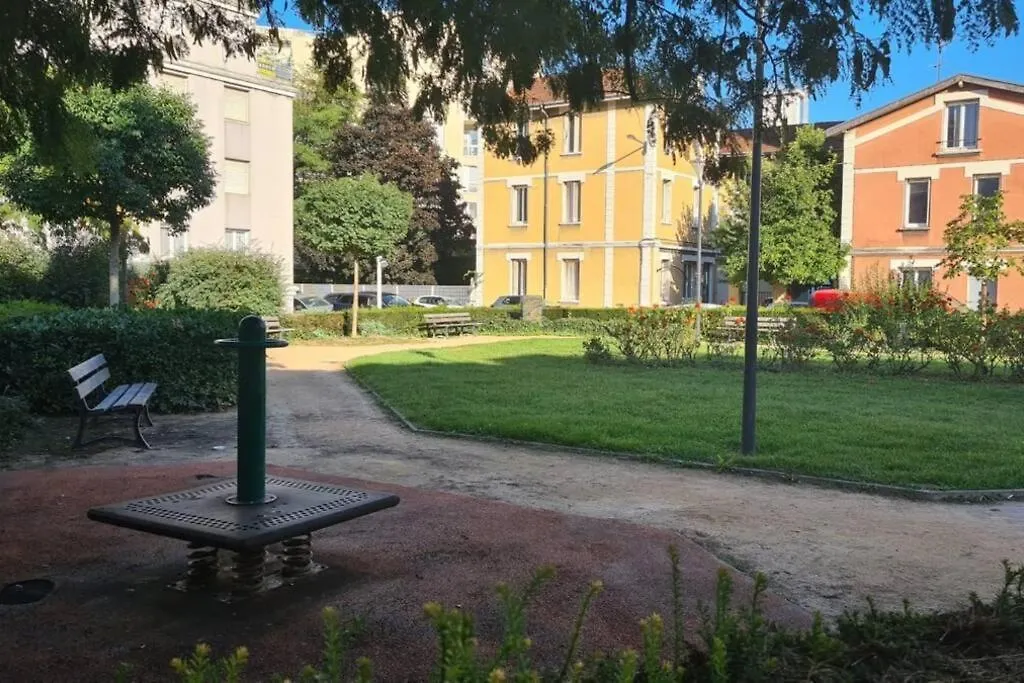 2 Chambres, Balcon, Parking Gratuit - Wifi Γκρενόμπλ